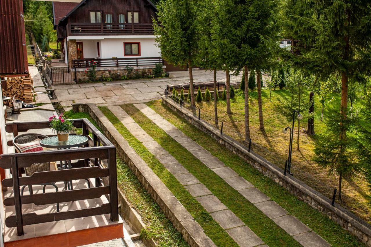 Hotel Floare De Colt Мэнэстиря-Гуморулуй Экстерьер фото