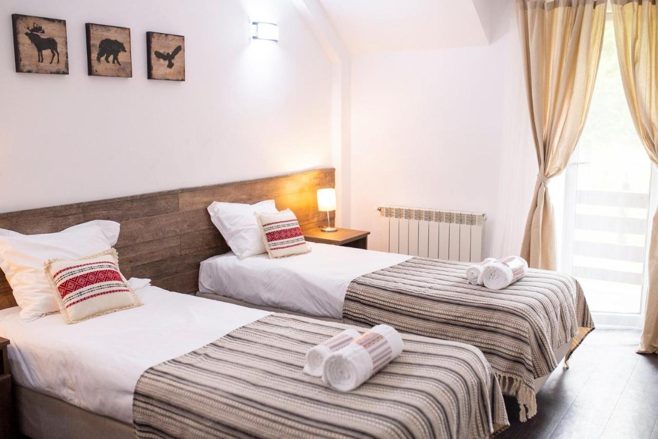 Hotel Floare De Colt Мэнэстиря-Гуморулуй Экстерьер фото